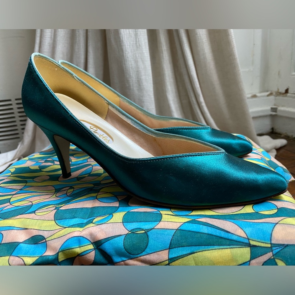 Vintage Green Satin Shoes - Size 8